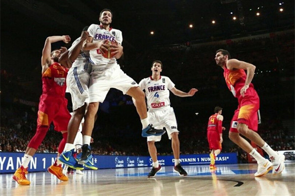 室內(nèi)籃球館選擇什么樣的木地板好？