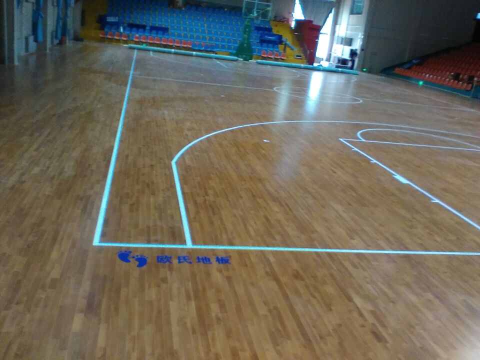 實(shí)木運(yùn)動(dòng)地板,運(yùn)動(dòng)木地板,籃球館木地板 實(shí)木運(yùn)動(dòng)地板,運(yùn)動(dòng)木地板,籃球館木地板