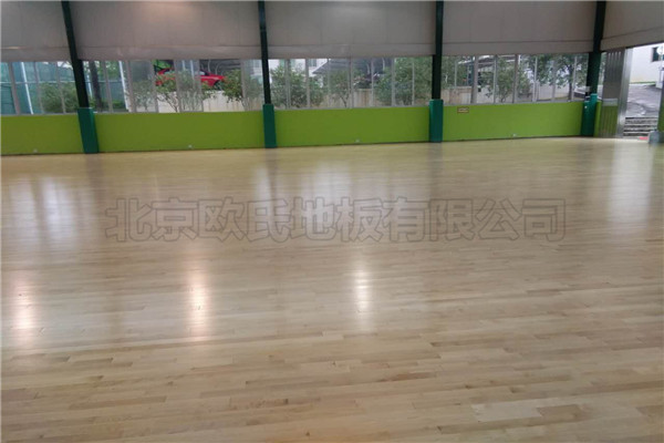 運(yùn)動(dòng)木地板 運(yùn)動(dòng)木地板