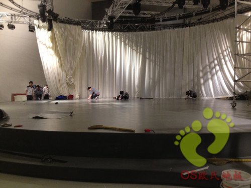 歐氏地板承建北京路虎車(chē)展